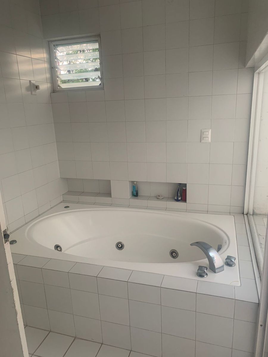 9 de 15: Jacuzzi Habitación Principal