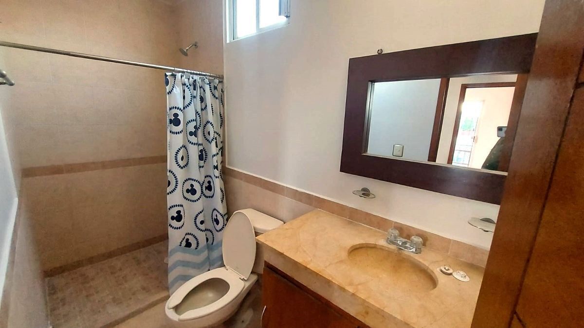 1 baño completo en planta alta