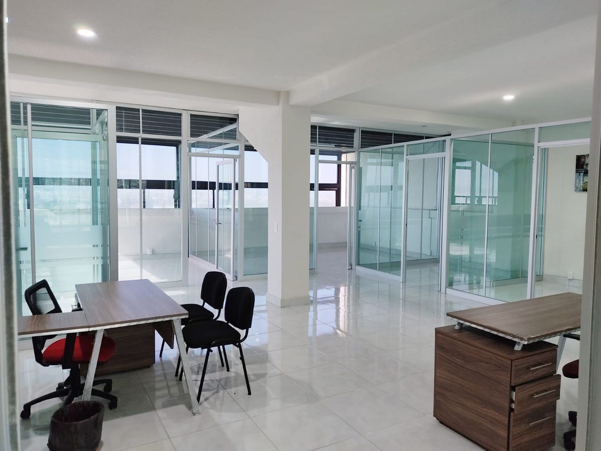 Oficina Comercial en Renta con 120 m2 en Loma Dorada *Ubicadísima*
