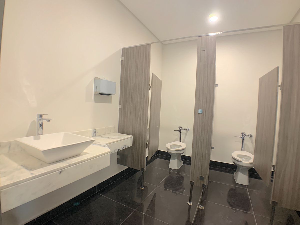 9 de 19: Batería de baño propio para damas 
