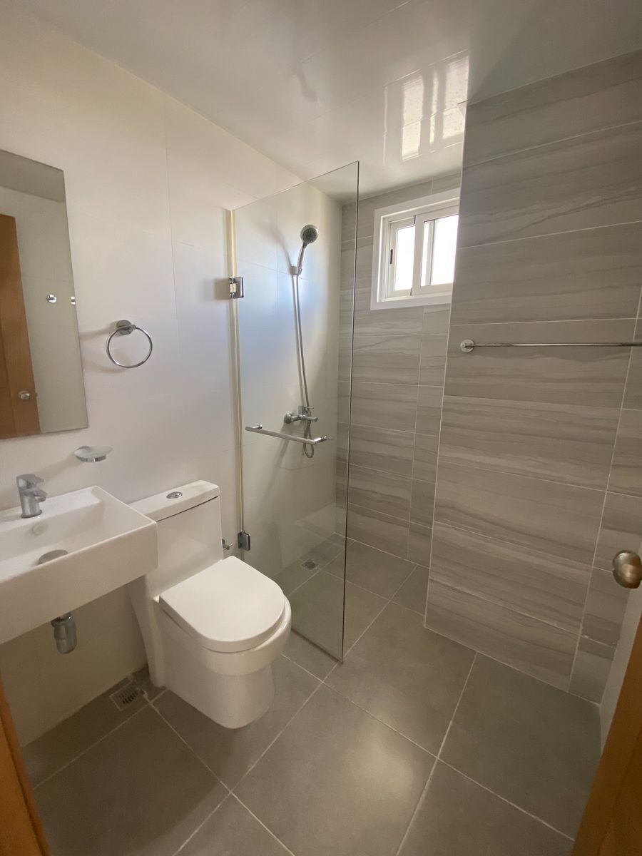 2 de 8: Baño habs.
