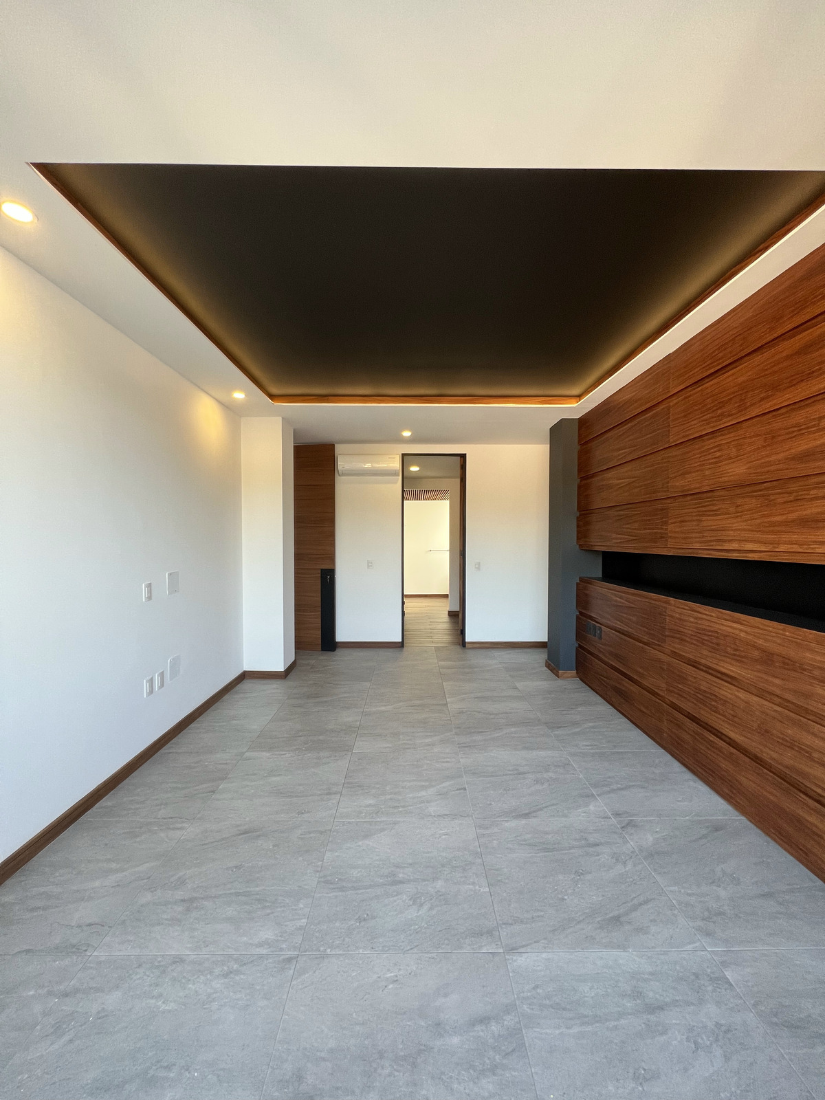 10 of 30: RECAMARA PRINCIPAL