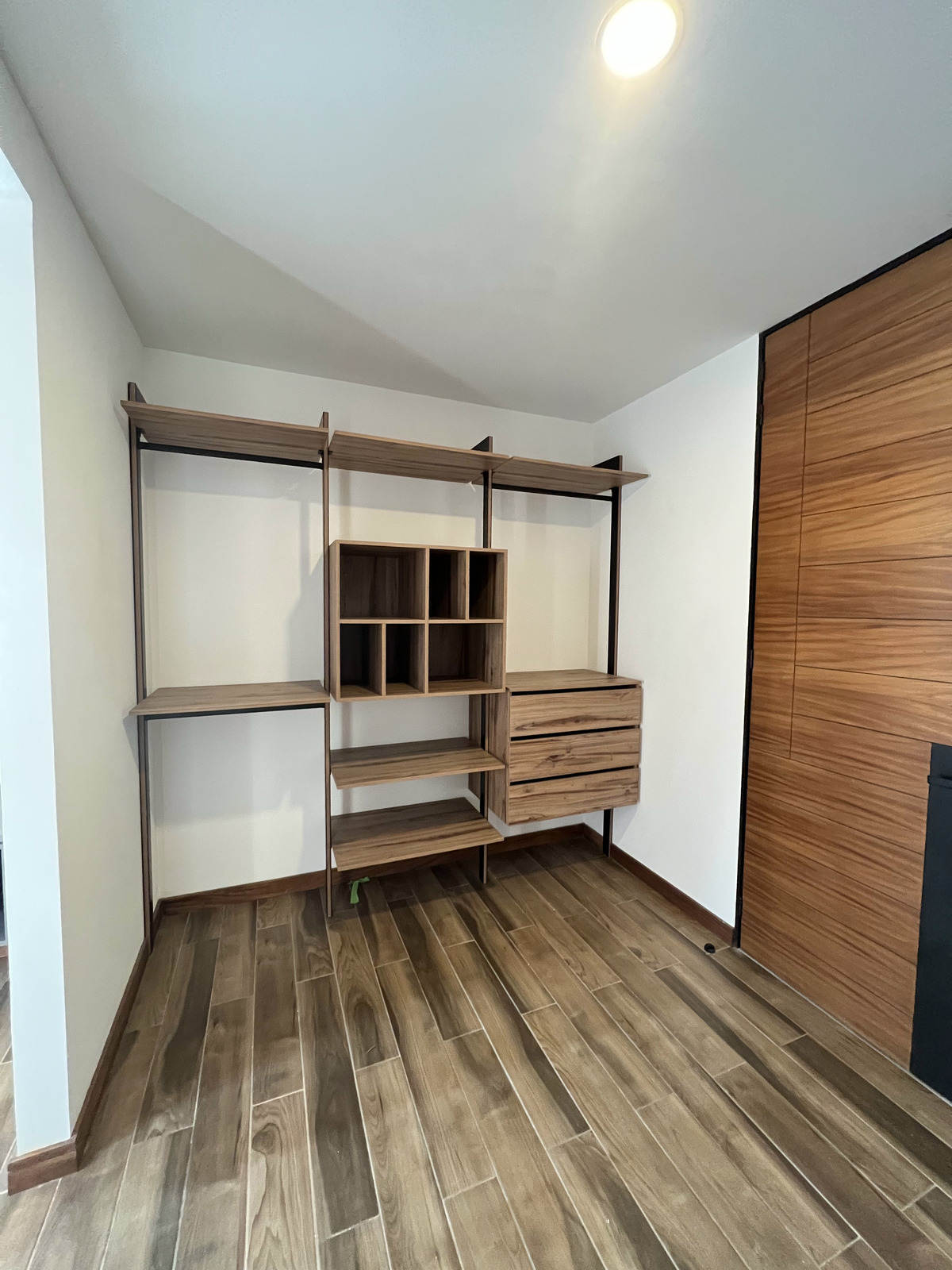 15 of 30: WALKING CLOSET RECAMARA PRINCIPAL 