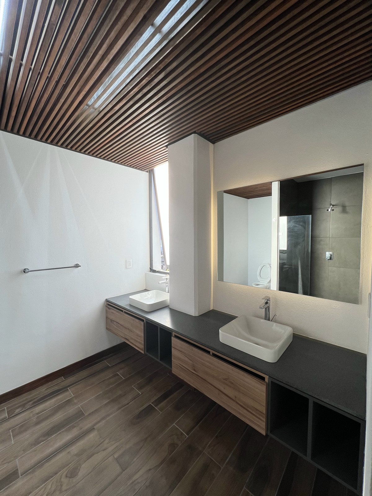 16 of 30: BAŃO RECAMARA PRINCIPAL 