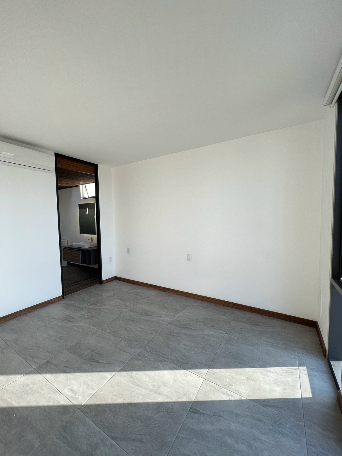 20 of 30: RECAMARA 2 