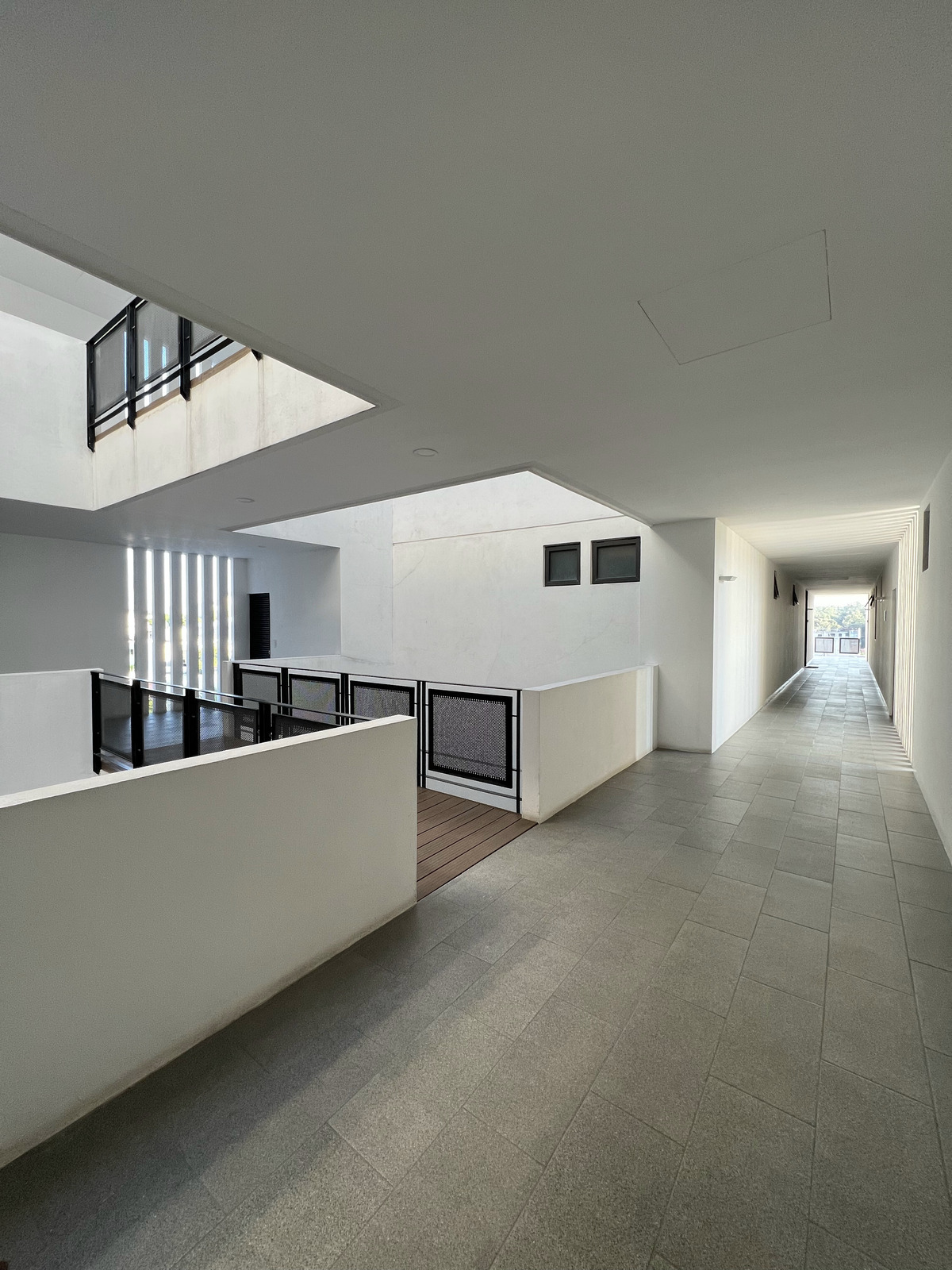 24 of 30: CIRCULACIONES EXTERIORES 