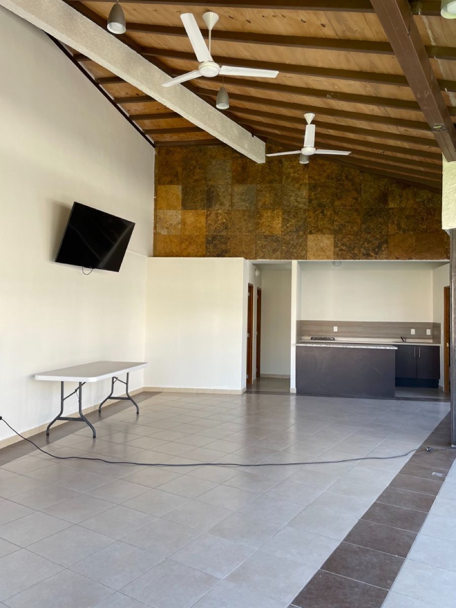 21 de 24: SALON DE USOS MULTIPLES