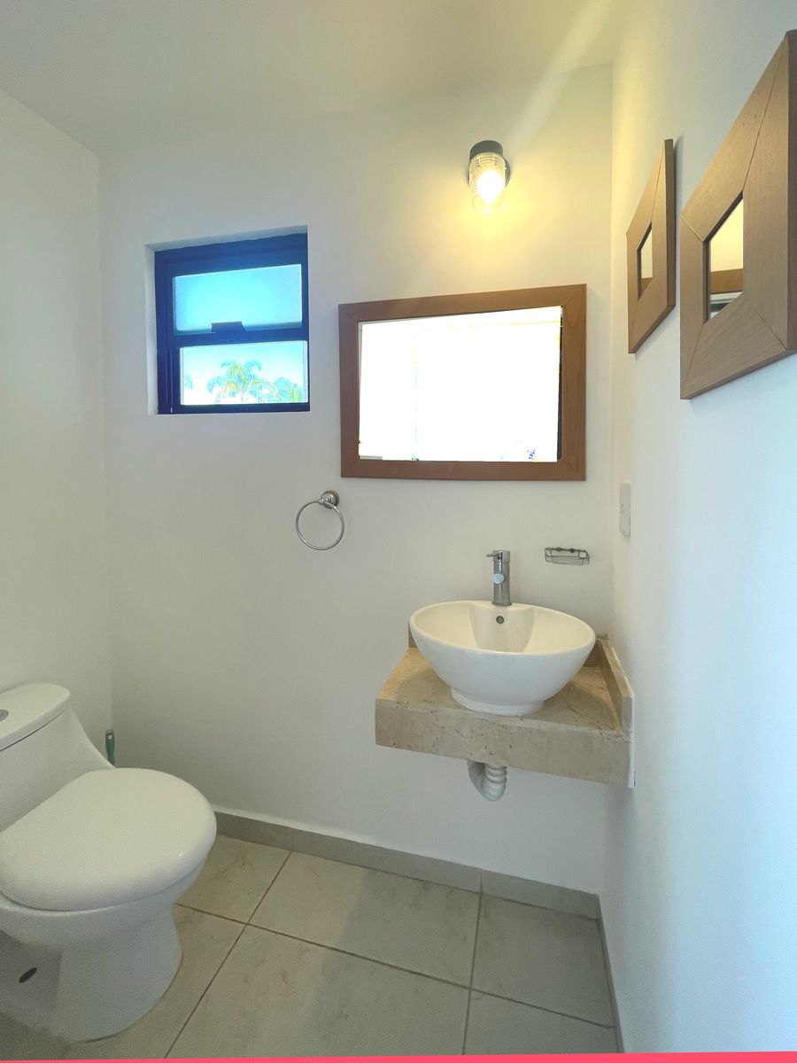 4 de 24: BAÑO VISITAS P.B.