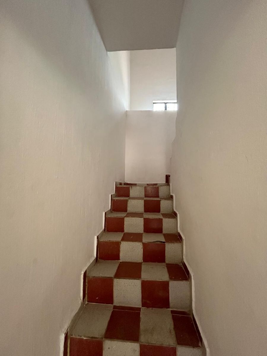 5 of 14: 5. Escaleras