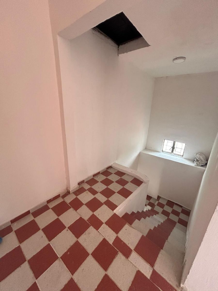 8 of 14: 8. Escaleras