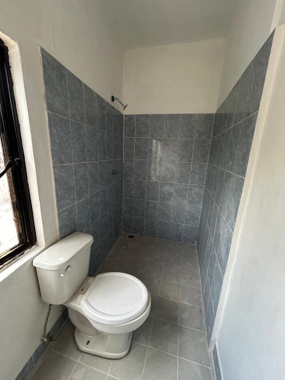 13 of 14: 13. Baño completo