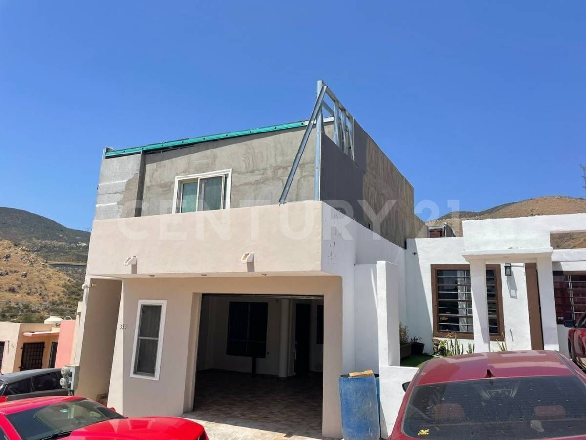 CASA EN VENTA EN FRACCIONAMIENTO LOS ENCINOS ENSENADA .