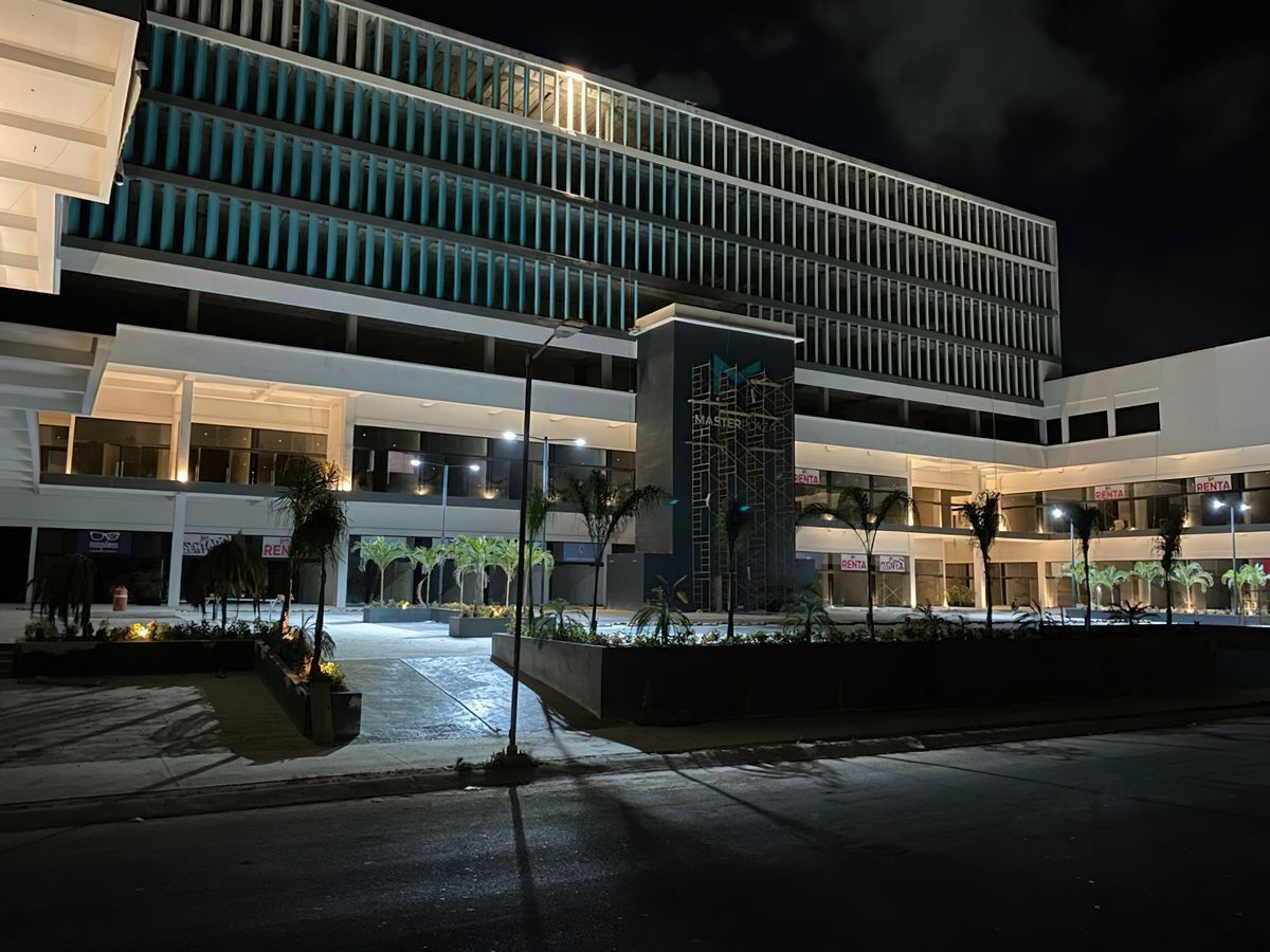 20 de 20: Master Plaza Av. 135