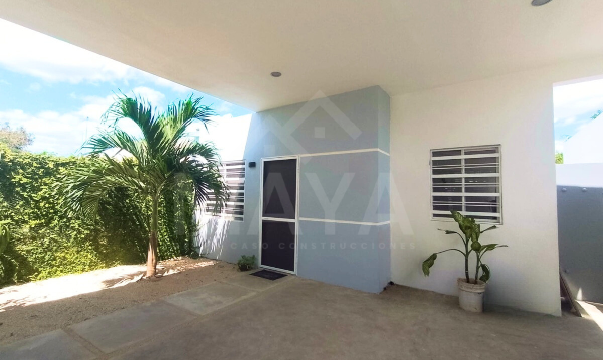 1 of 14: Fachada interior con protectores y mosquiteros