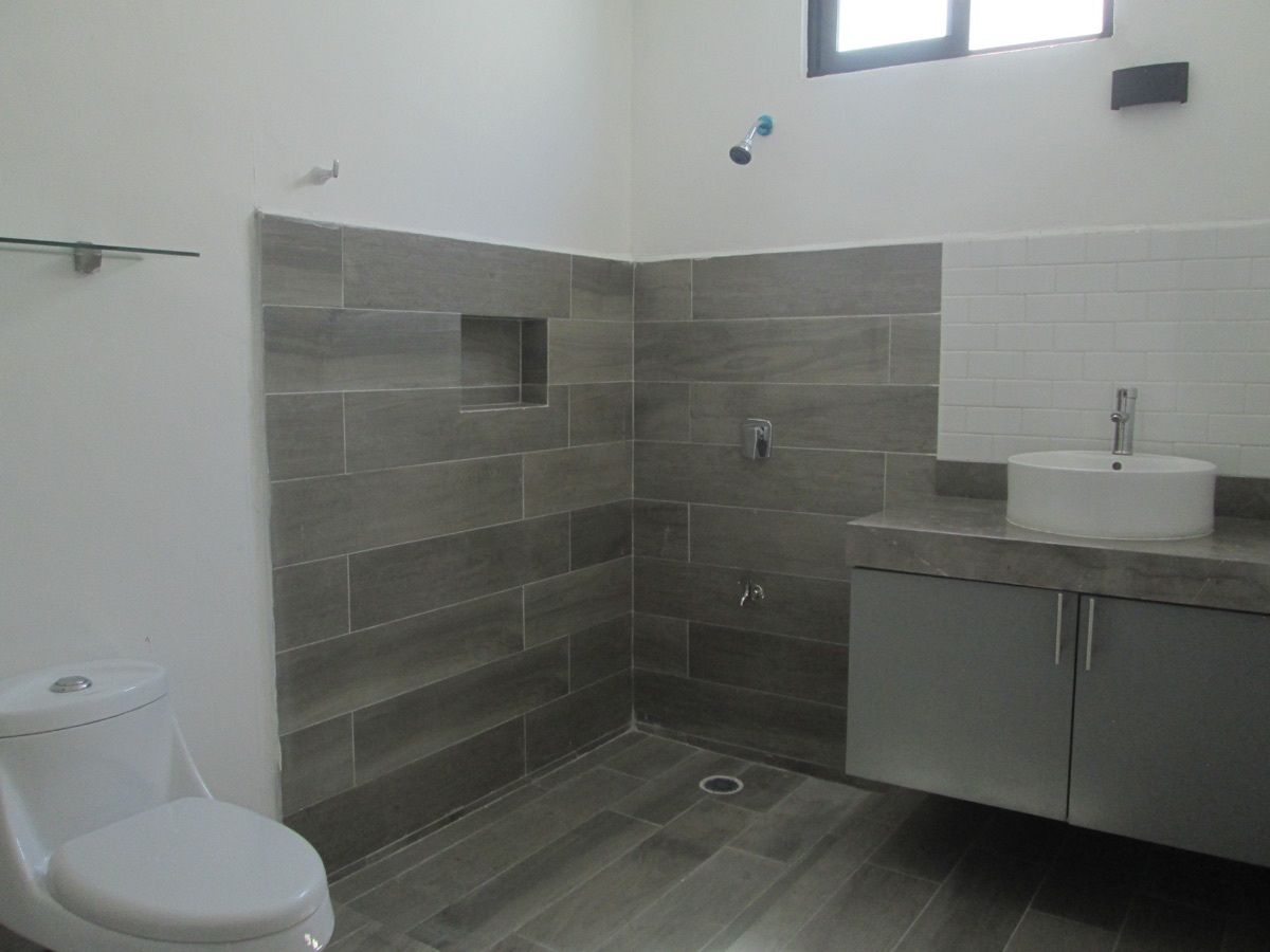 5 of 14: Baño vestidor.