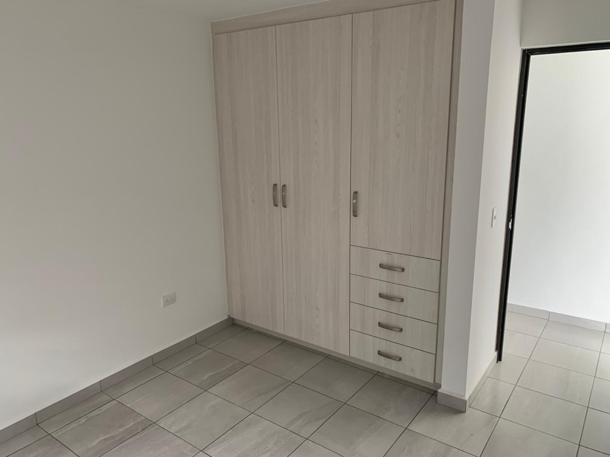 15 de 16: Recamara secundaria closet