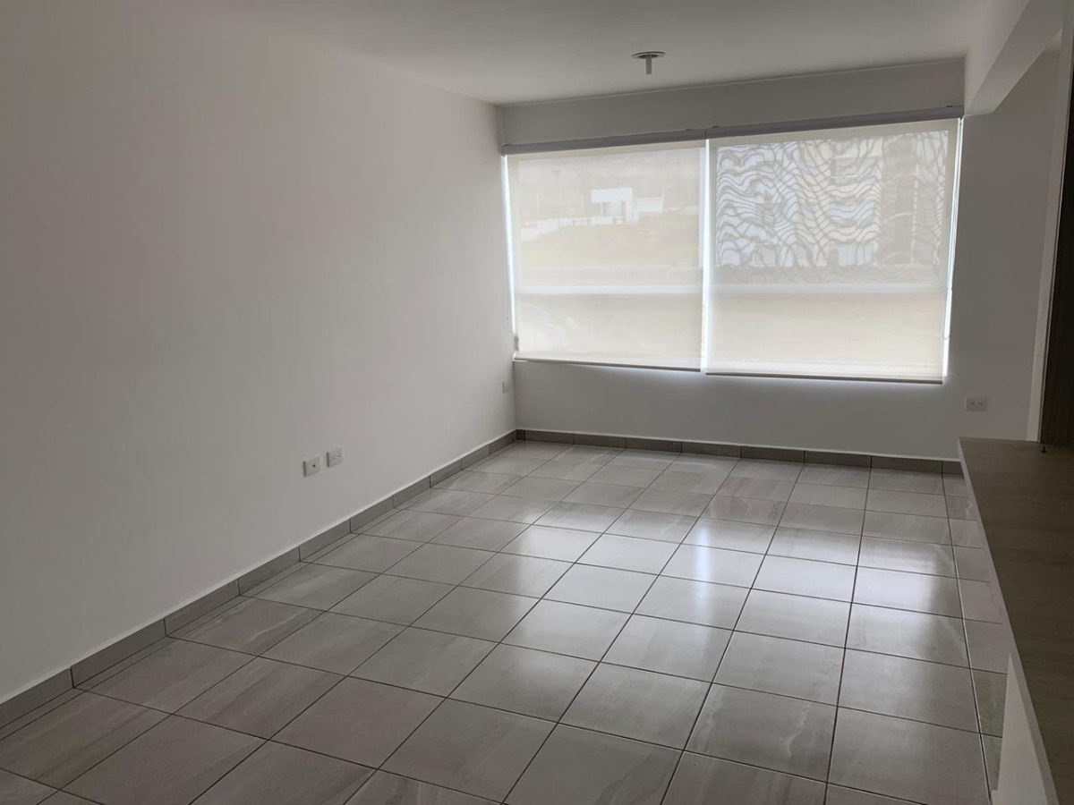 2 de 16: sala entrada