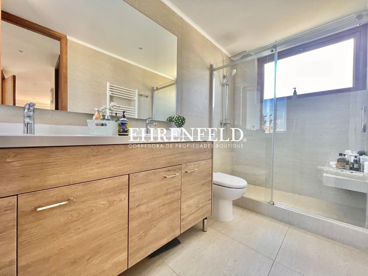 29 de 48: Baño suite.