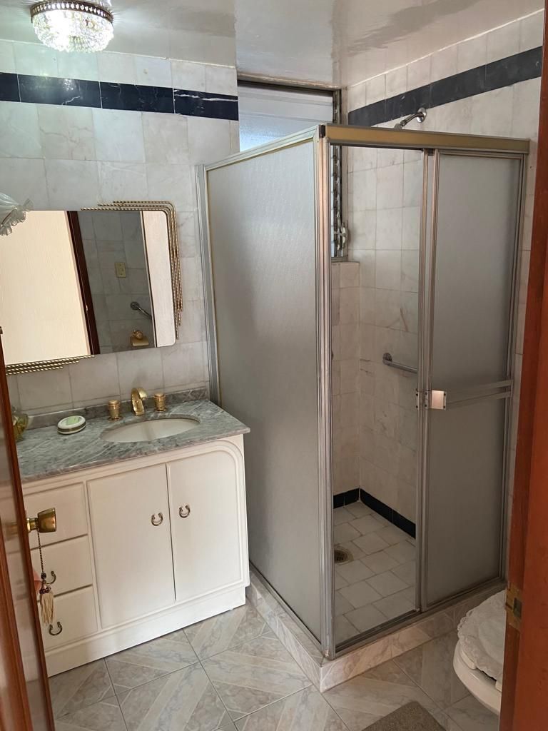 18 of 18: Baño recamara 2