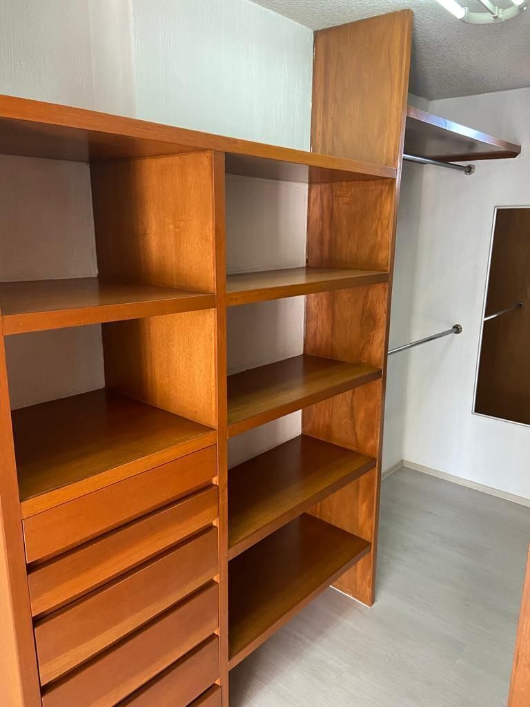 13 of 18: Walk-in closet recamara principal