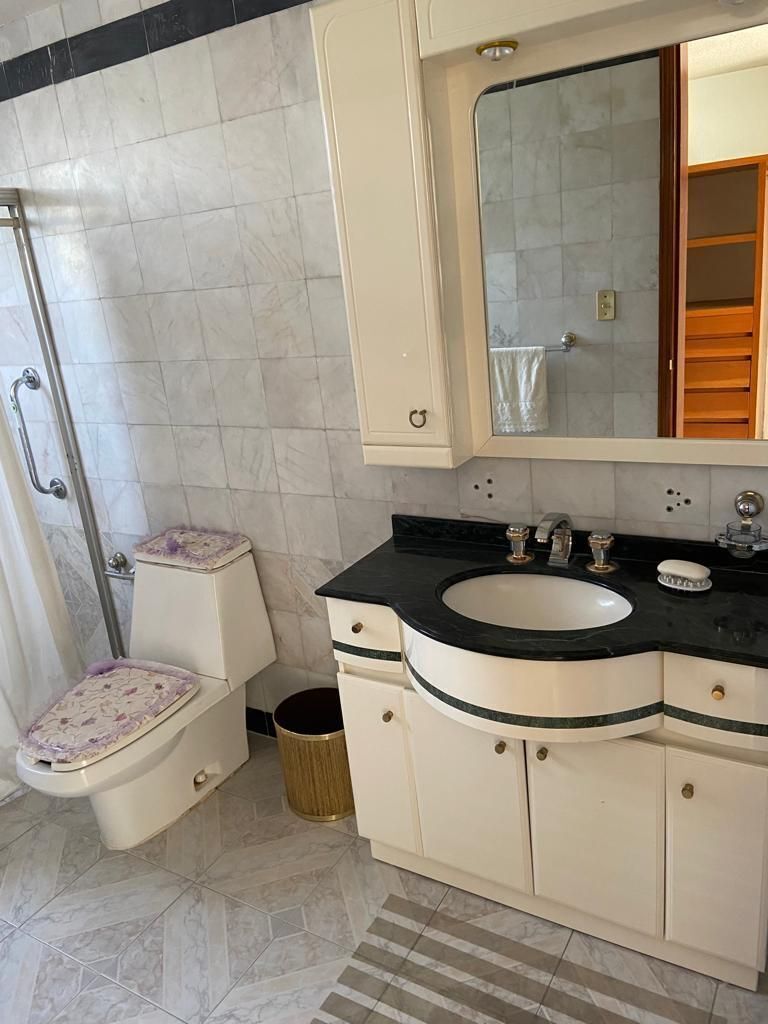 11 of 18: Baño recamara principal