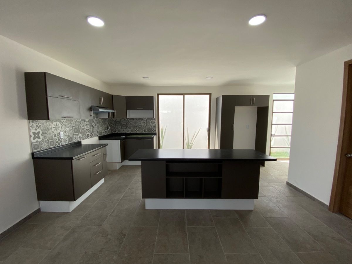 5 de 18: Cocina equipada con isla