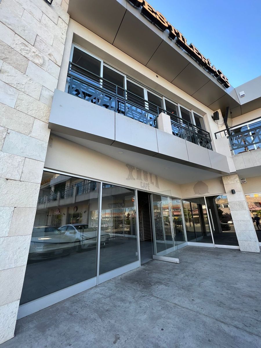 1 de 14: Fachada frontal