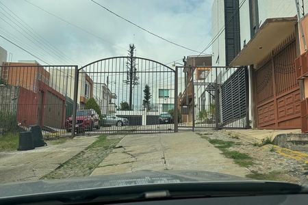 Hermosa casa de una sola planta en exclusiva privada