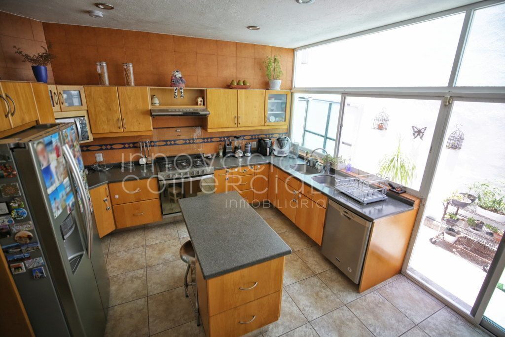 11 de 45: Cocina con isla