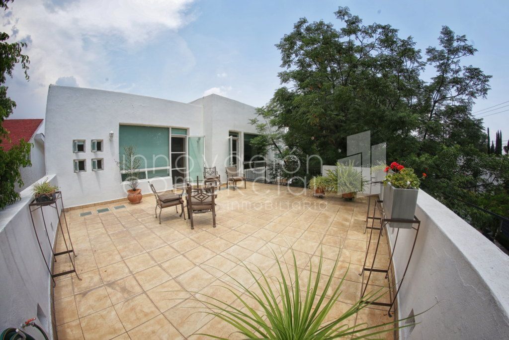23 de 45: Terraza de recámaras secundarias