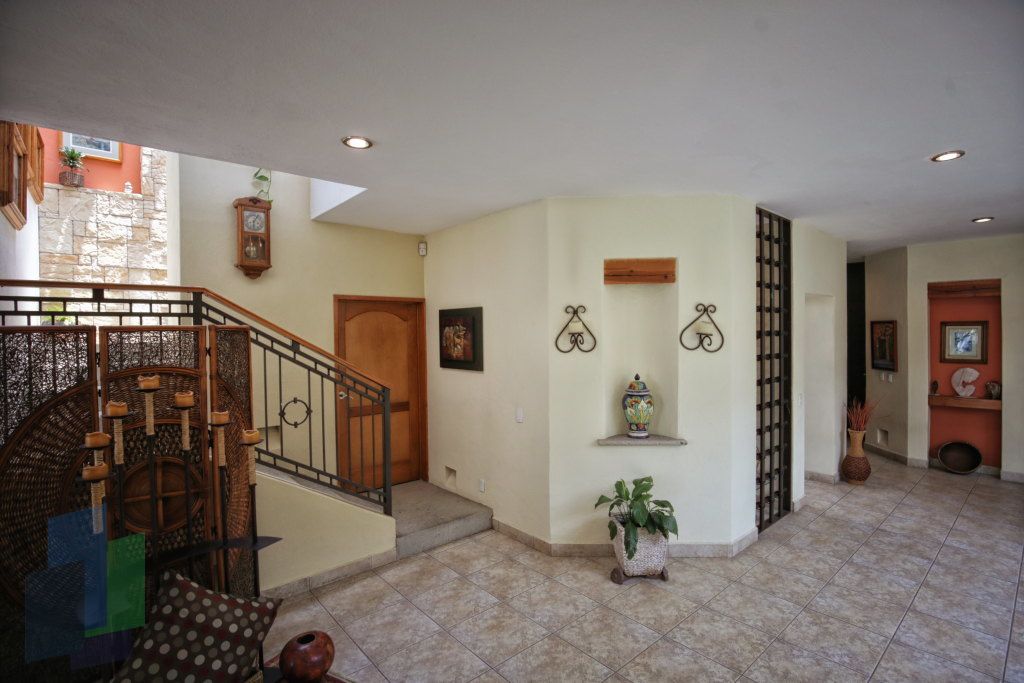 Escaleras a planta alta, photo 21 of 43