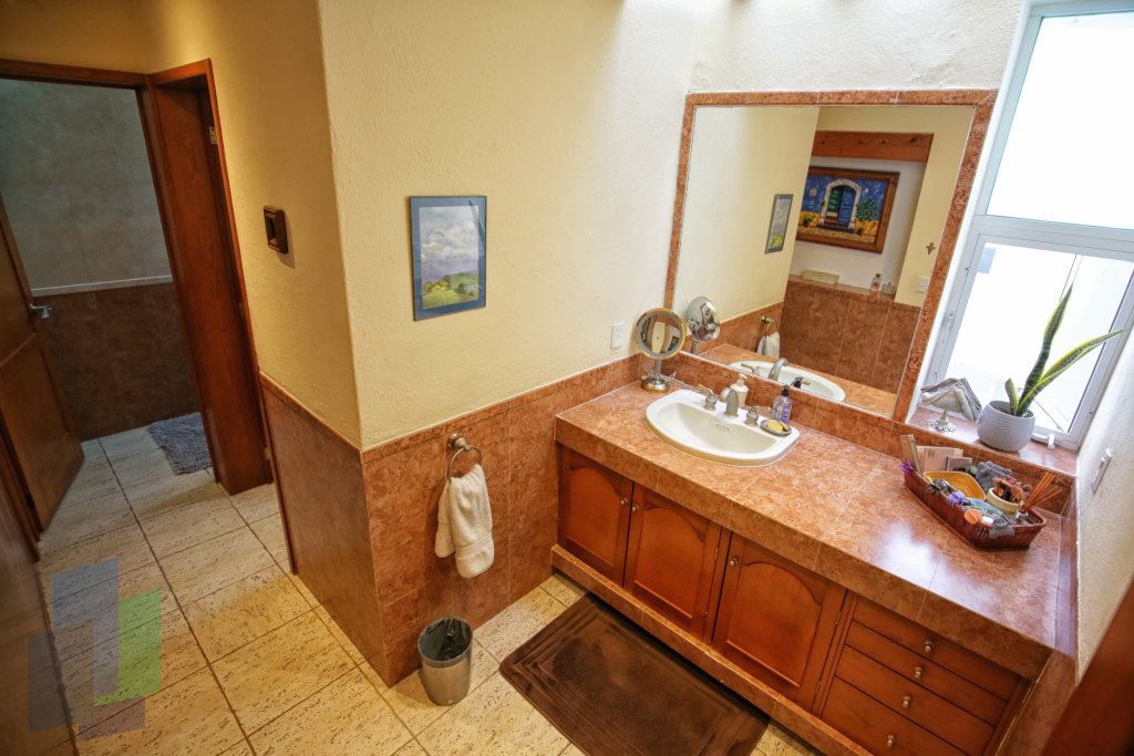 38 of 45: Baño principal