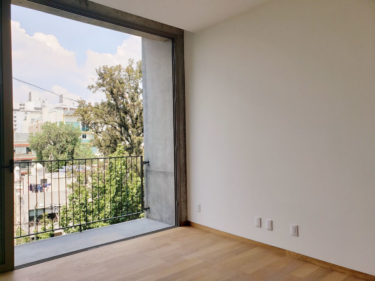 Recamara principal con balcón propio