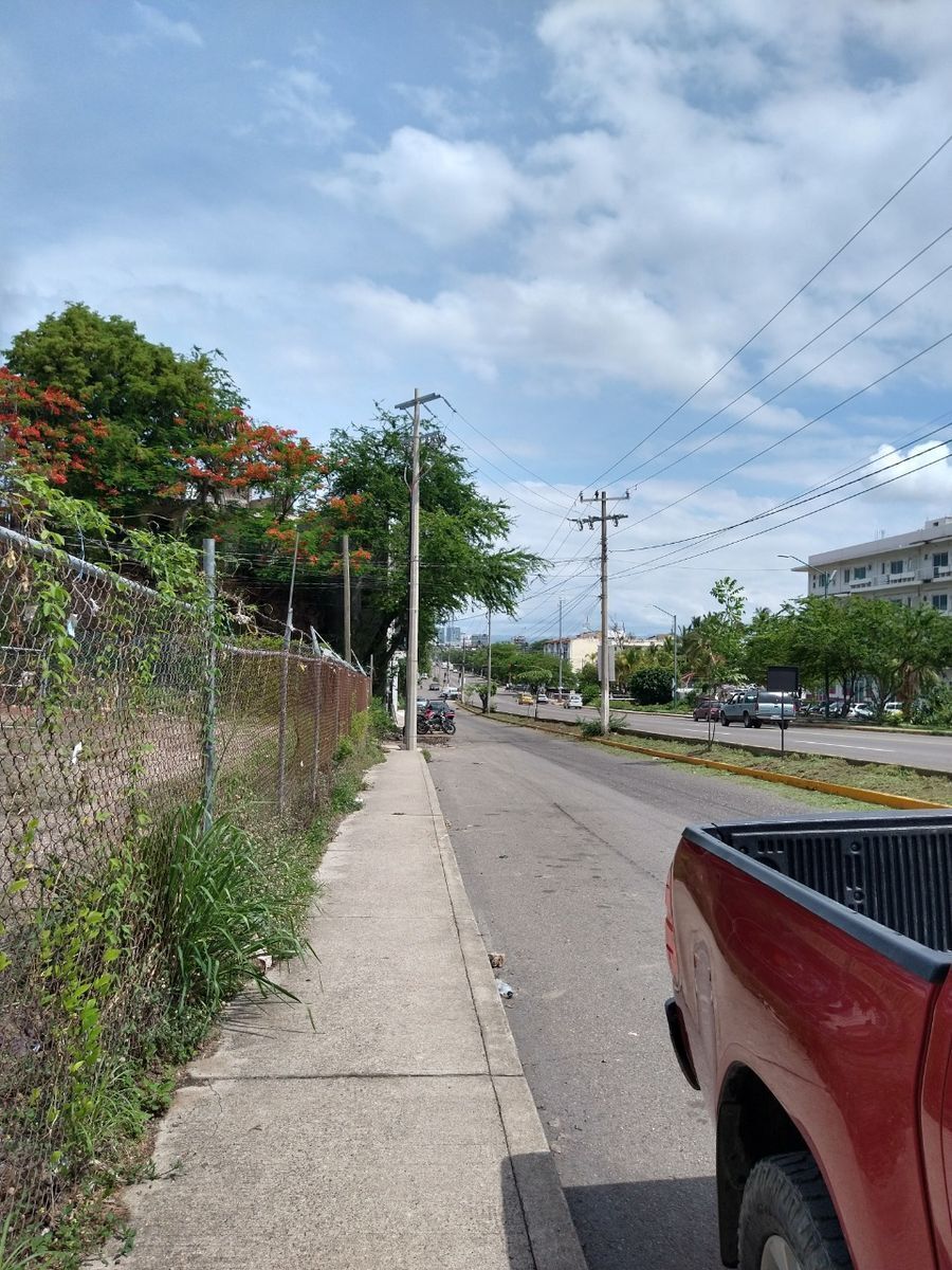 9 de 10: Level View of Calle Libriamento Lateral (Side service road)