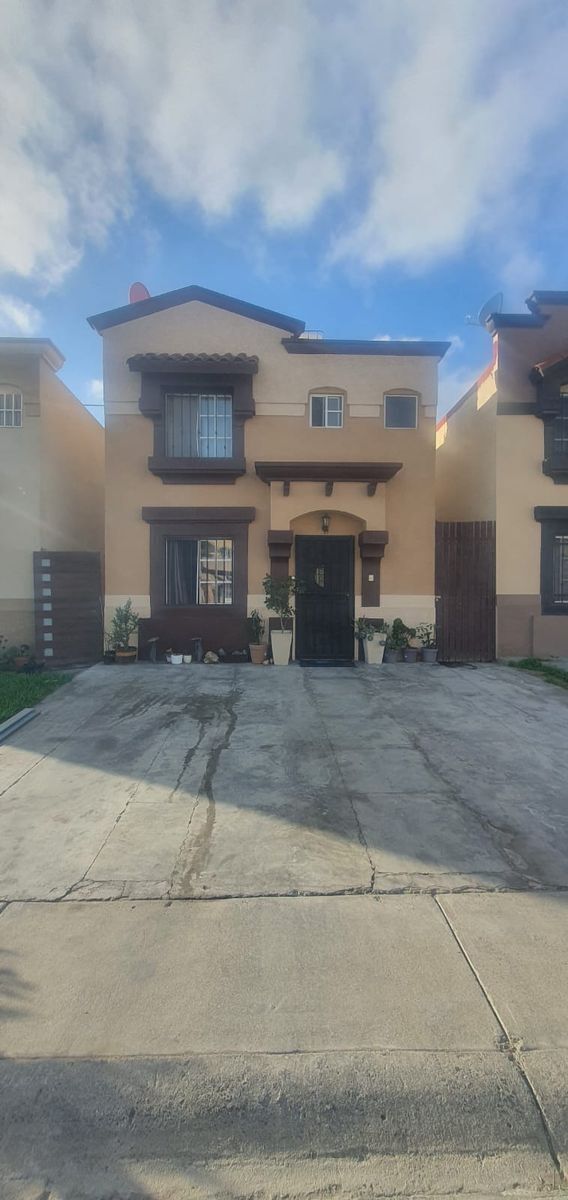 House in Urbi Quinta del Cedro, Tijuana, photo 2 of 12