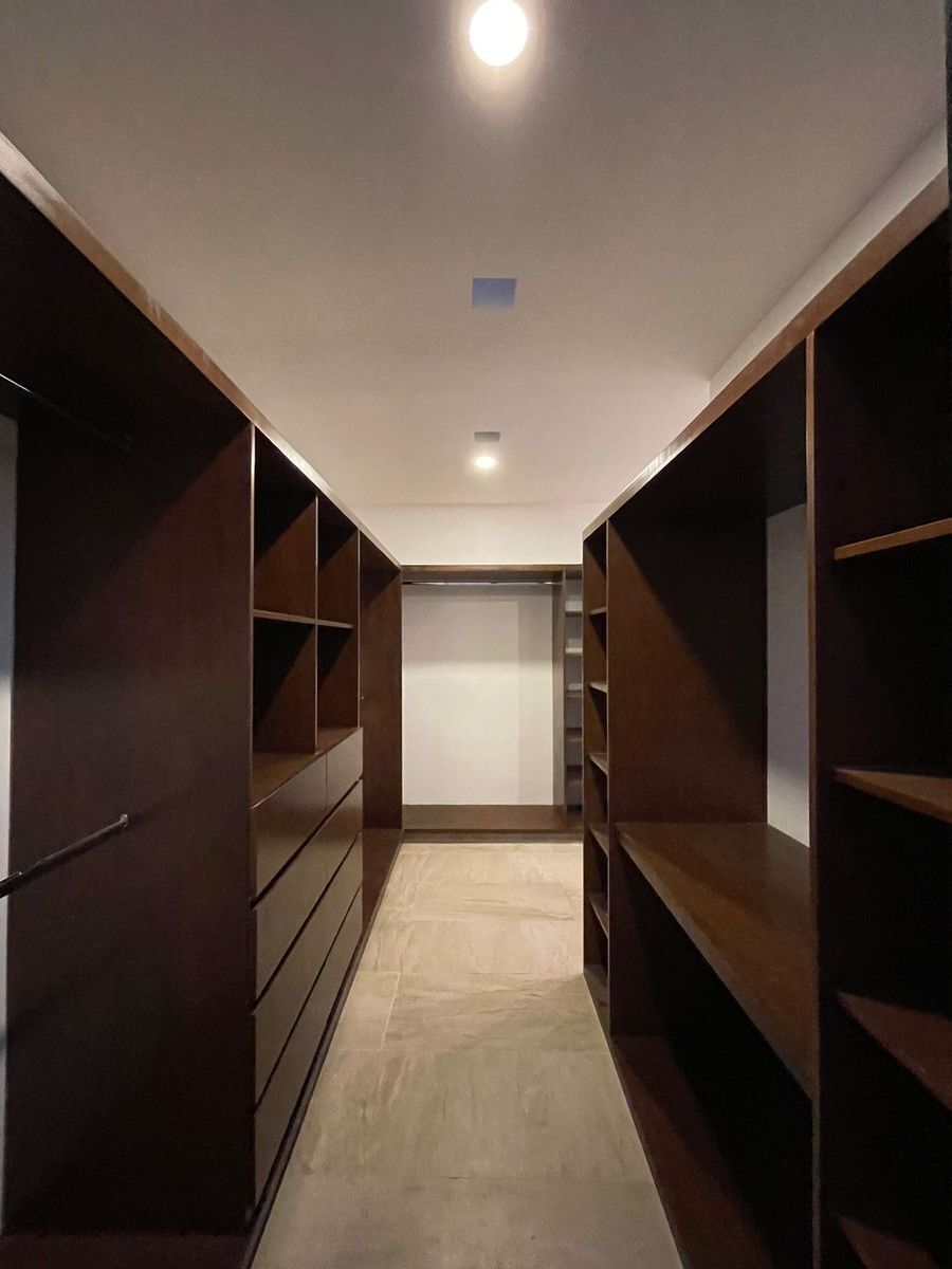 Closet recámara principal