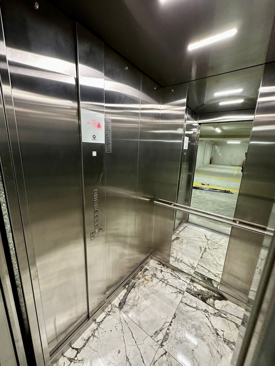 26 de 37: 2 Elevadores amplios