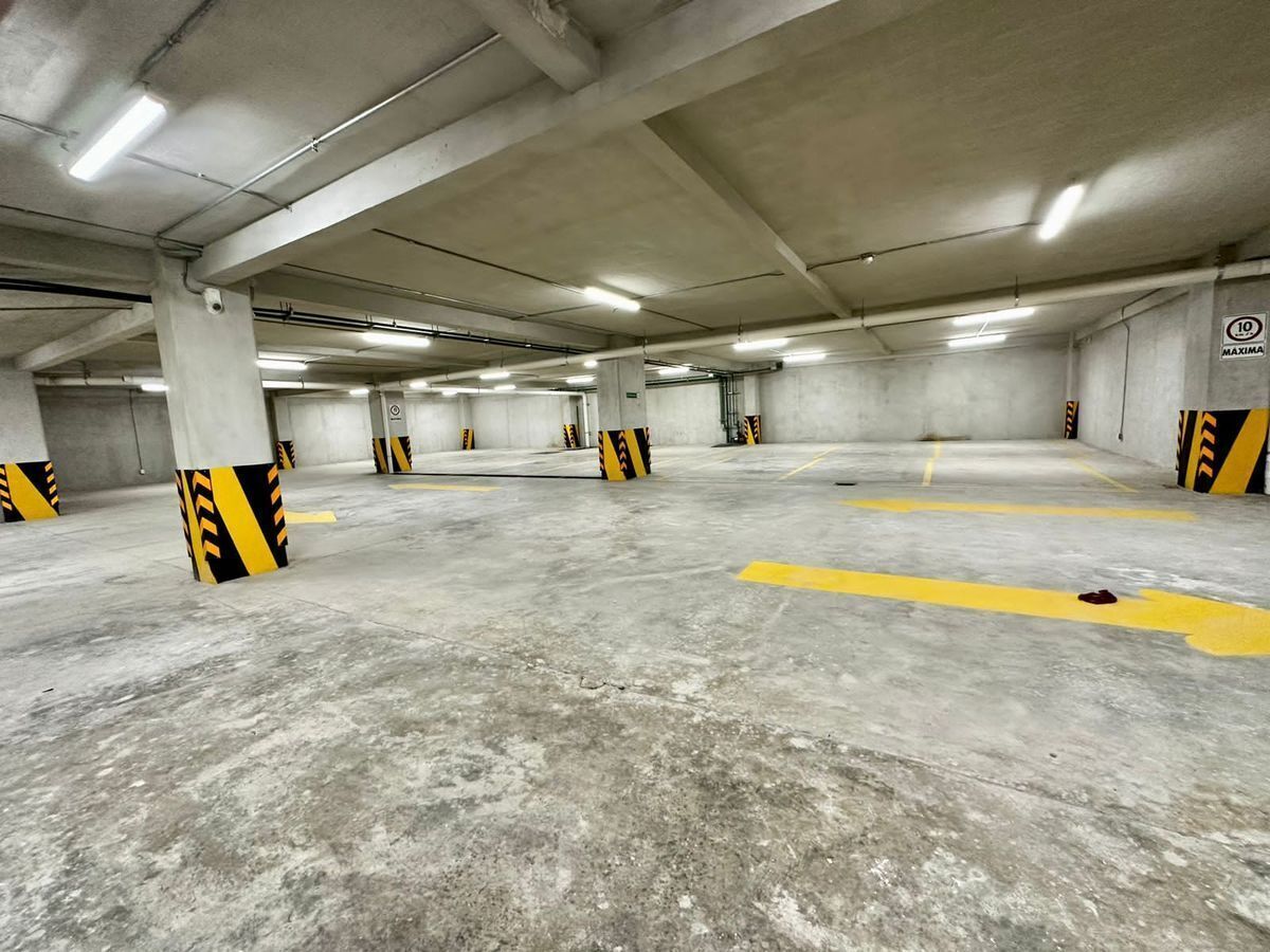 29 de 37: Estacionamiento