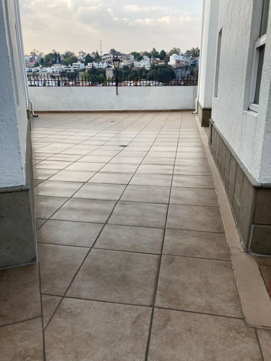 14 de 14: ESPACIO LATERAL USO COMUNES. SE PERMITE USO PARA FIESTAS