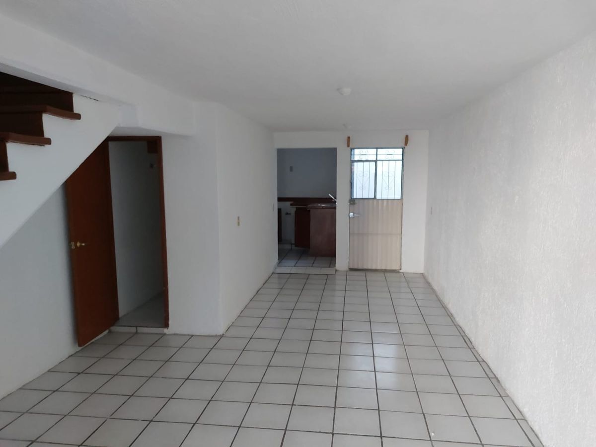 3 de 16: Sala comedor