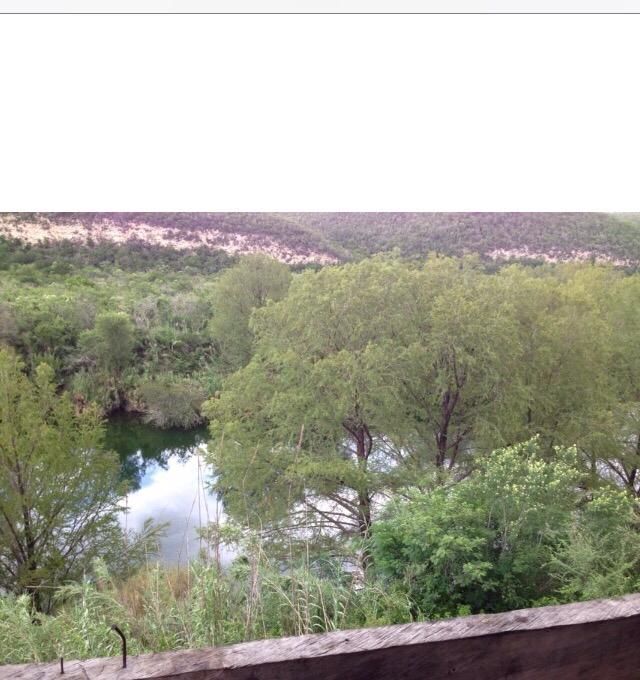 1 of 7: Vista al río