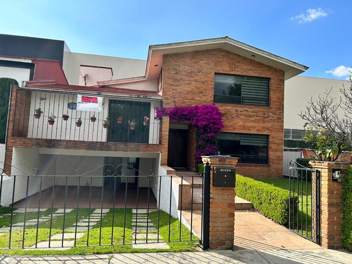 VENDO CASA EN RESIDENCIAL COUNTRY CLUB, METEPEC.