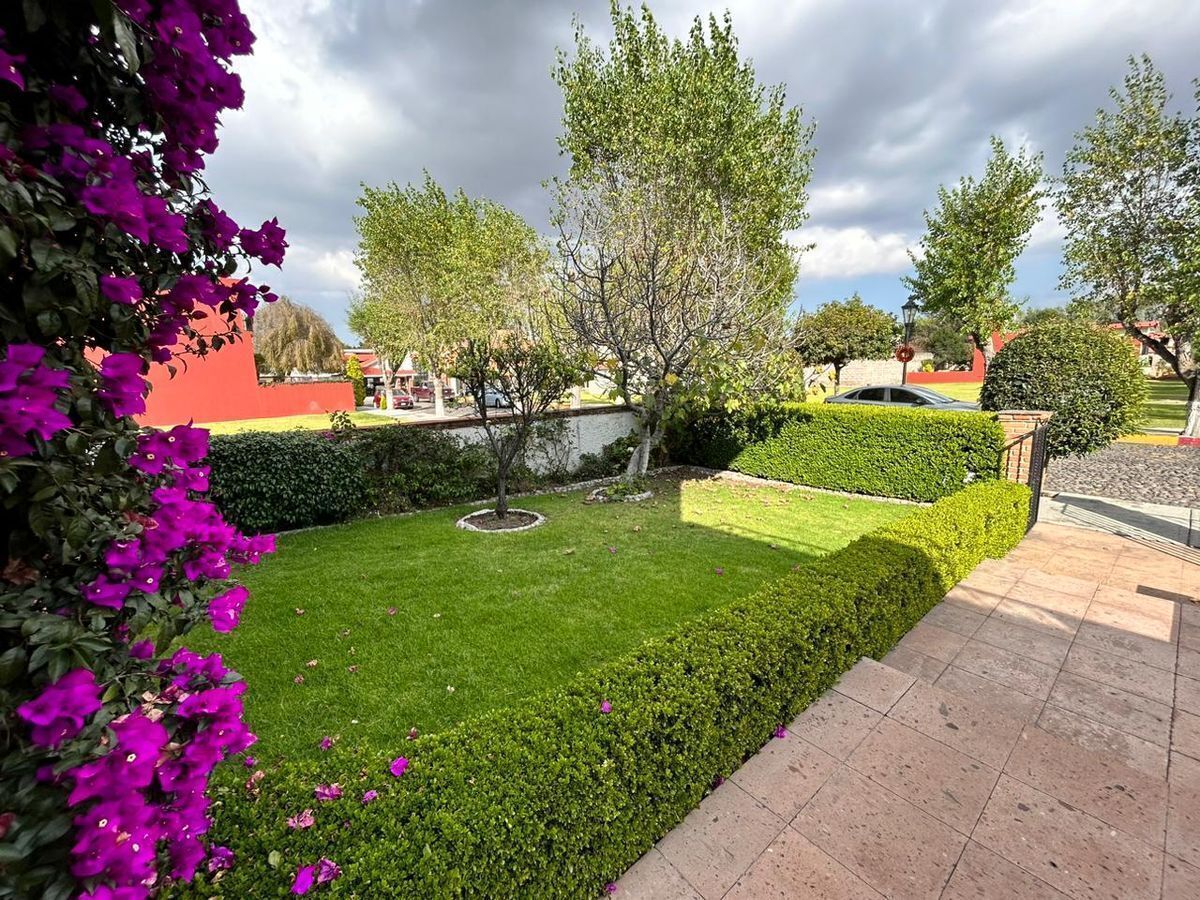 VENDO CASA EN RESIDENCIAL COUNTRY CLUB, METEPEC.