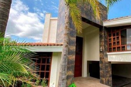 HERMOSA RESIDENCIA EN VENTA EN BUGAMBILIAS