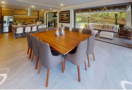 4 de 18: amplia estancia con espacios abiertos interconectados