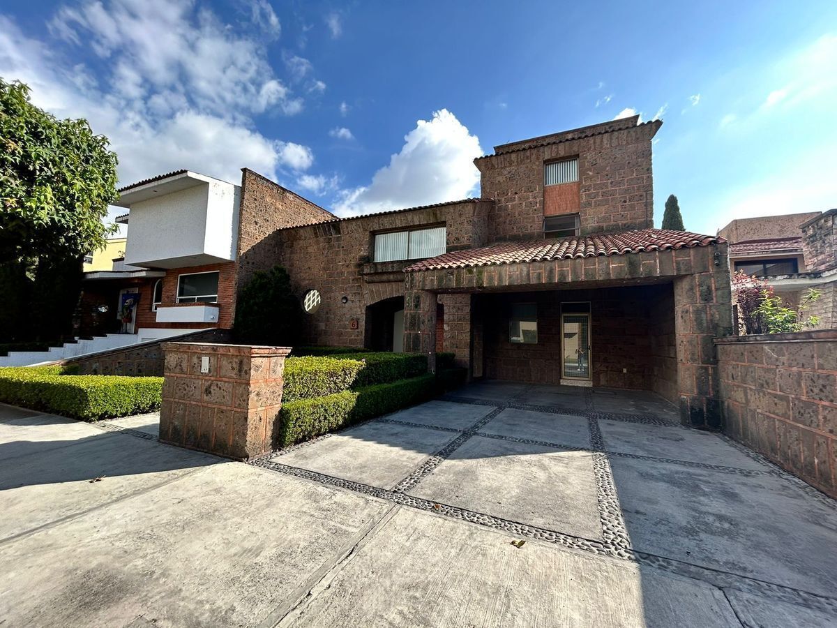 RENTO CASA EN RESIDENCIAL COUNTRY CLUB, METEPEC.