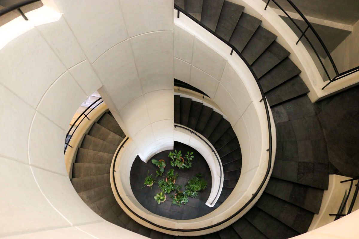 3 de 48: ESCALERA CASA CLUB