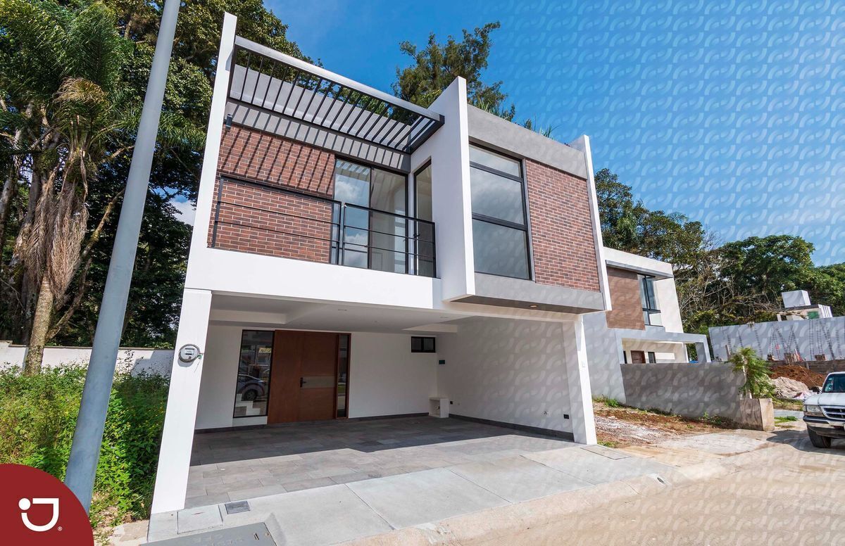 Moderna casa a la venta en residencial privado de Coatepec, Veracruz