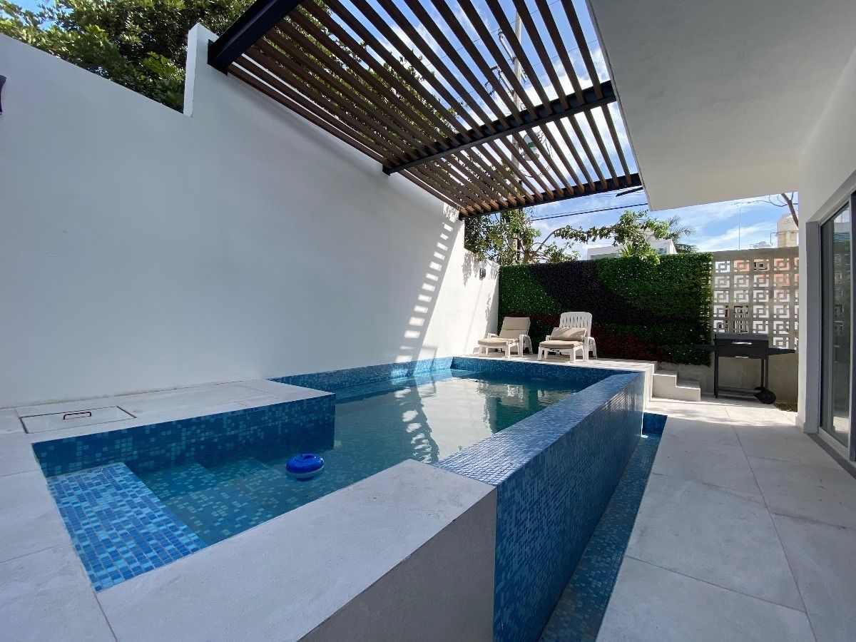 3 of 17: Alberca común