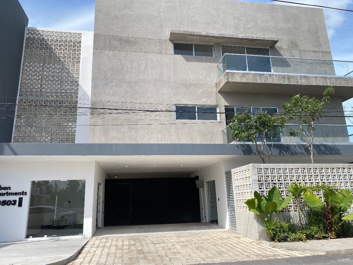 1 of 17: Fachada urban apartments